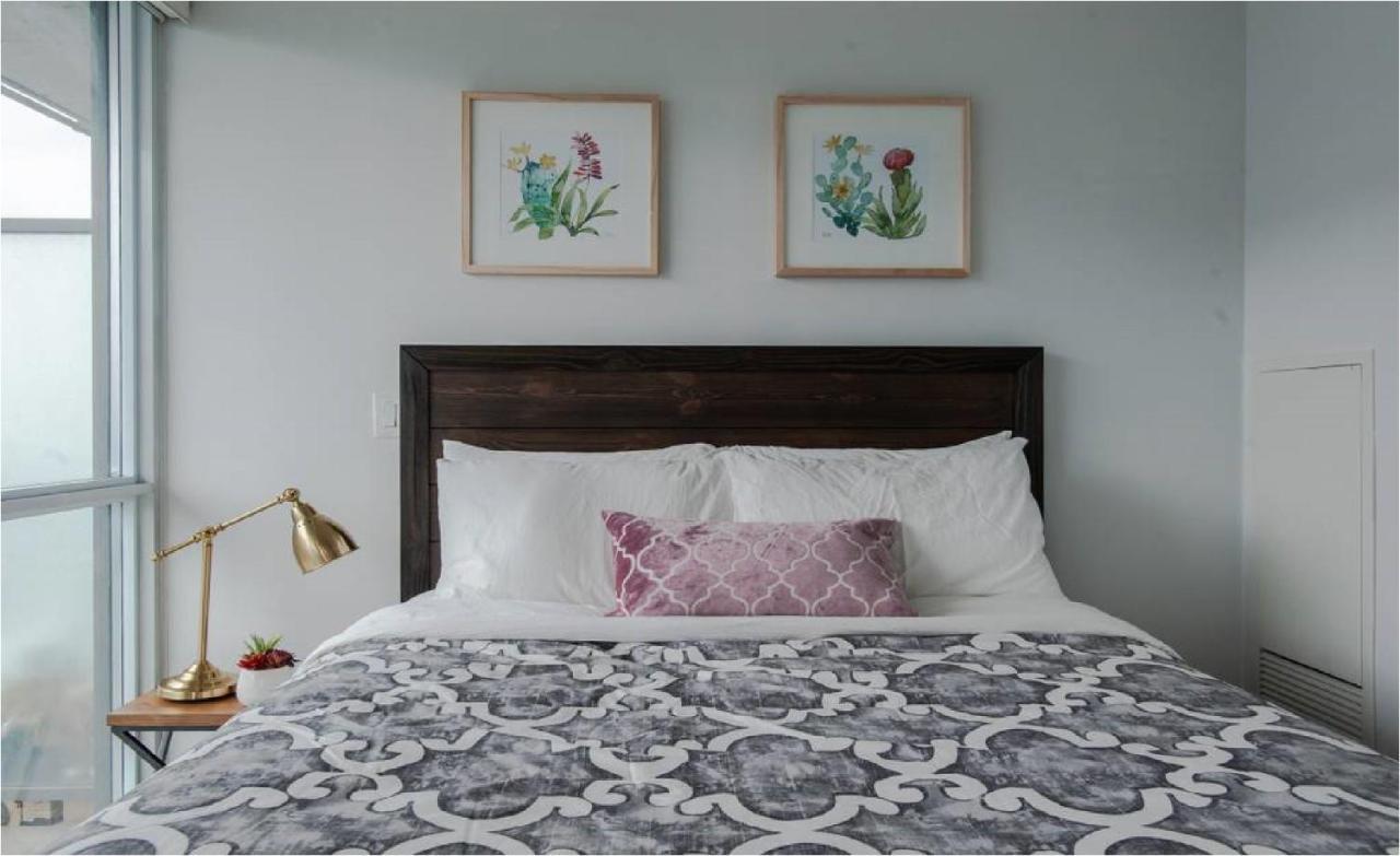 Toronto Downtown Core Two Bedroom Condo With Cn Tower View, Free Parking Exterior foto